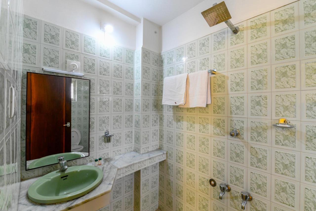 Oyo 11328 Hotel Chandrika Residency Kochi Exterior photo