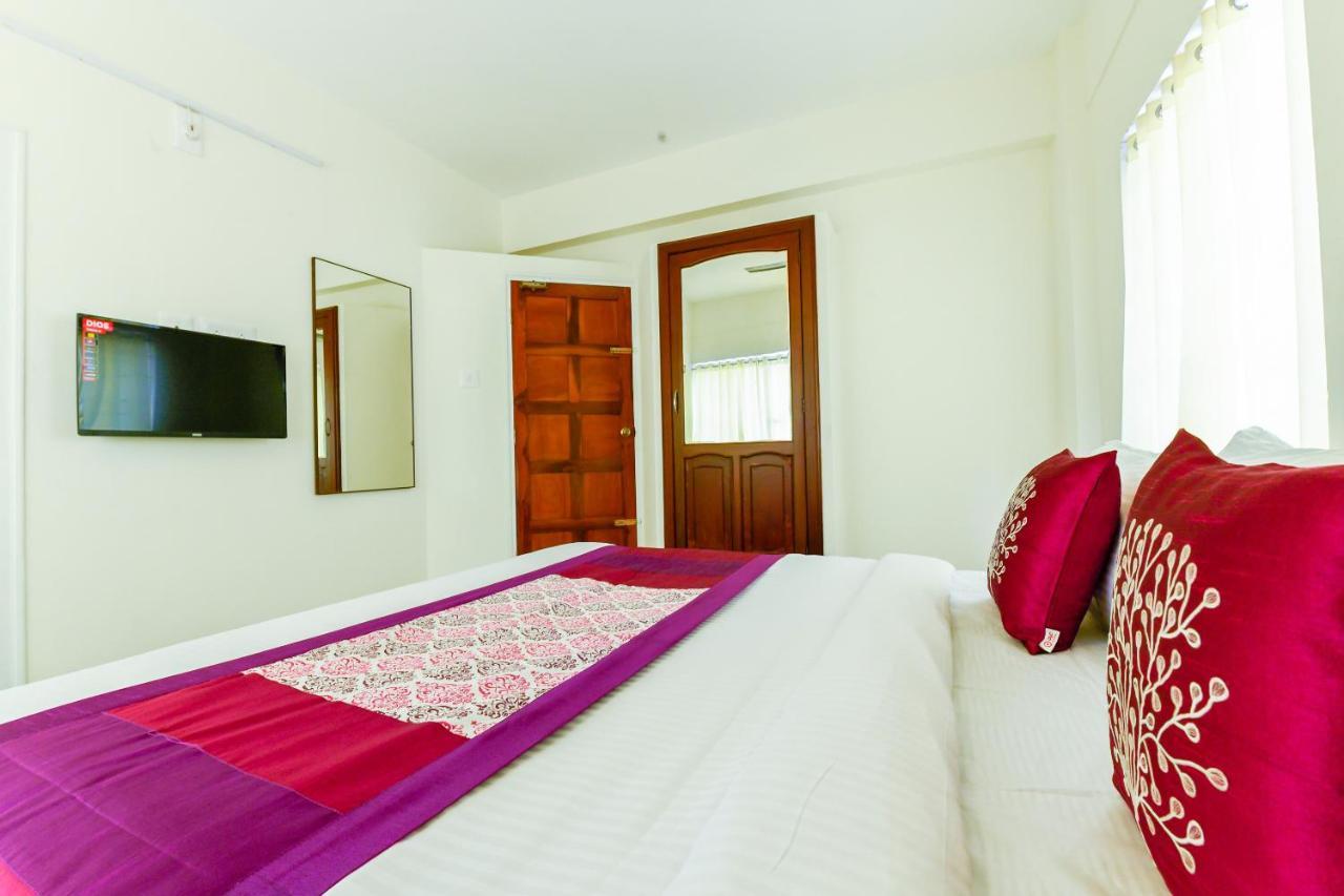 Oyo 11328 Hotel Chandrika Residency Kochi Exterior photo